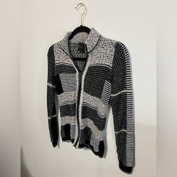 Vintage metallic zip up sweater 🤍 - Picture 3 of 3